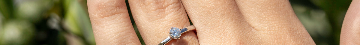 Anillo de Compromiso Solitario Luminoso