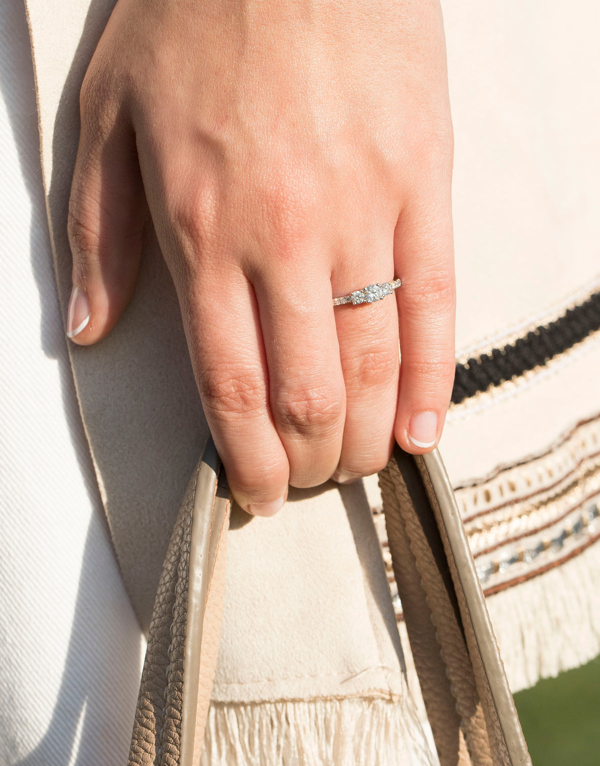 Anillo de Compromiso de diamantes tres piedras Glam