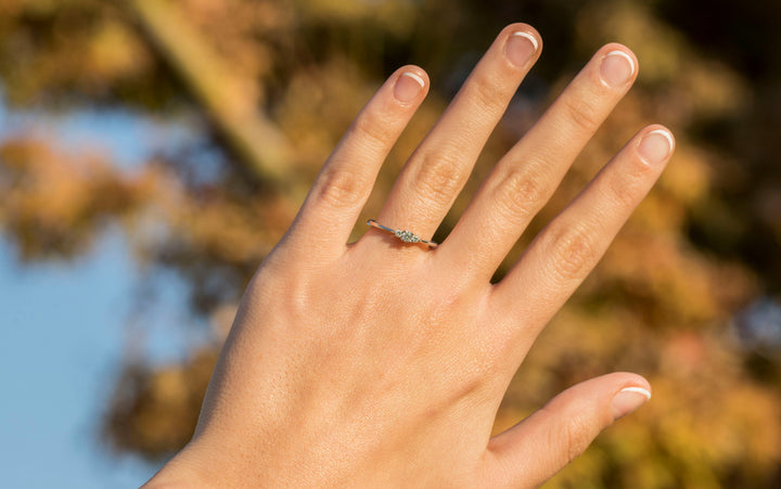 Anillo de  Compromiso Tres Piedras Alambra